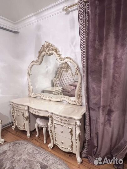 Продам спальный гарнитур