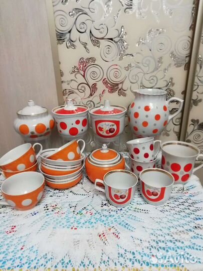 Сервиз тарелки кружки кувшины