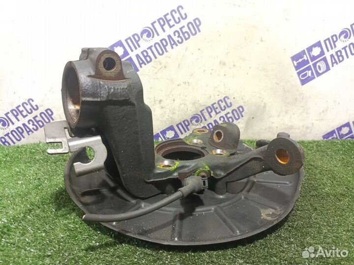 Поворотный кулак передний левый Volkswagen Golf 6