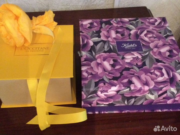 Коробка, пакеты l’Occitane и Kiehl’s