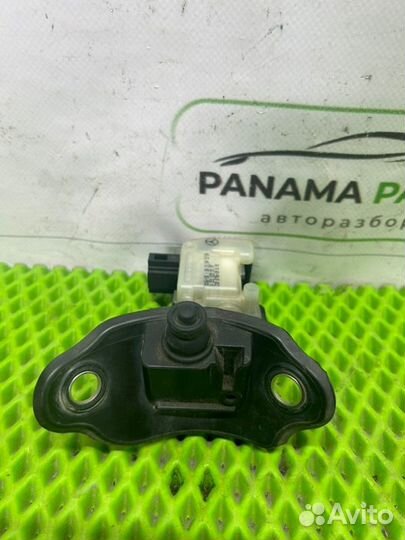 Замок лючка бензобака задний Mercedes Benz Cls