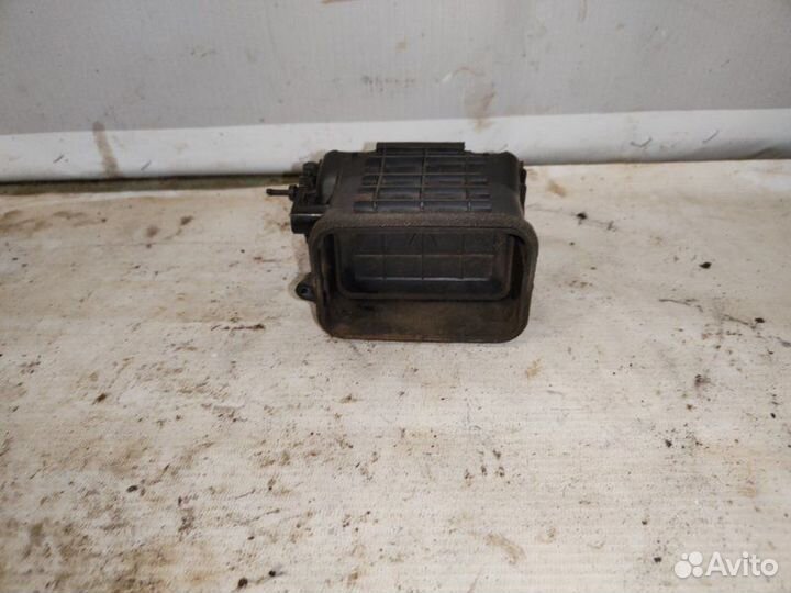 Дефлектор воздушный правый Mitsubishi Lancer 9