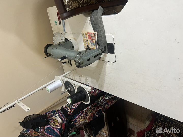 Промышленная швейная машина с шагающей лапкой