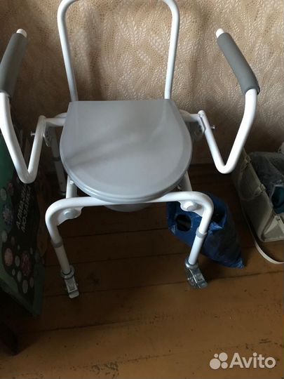 Стул и Кресло с санитарным оснащением