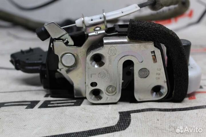 Замок двери nissan X-trail DNT31 NT31 T31 TNT31 передний левый 80501JG000