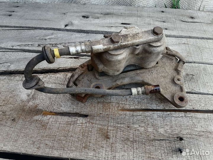 Суппорт тормозной передний левый Шевроле Нива