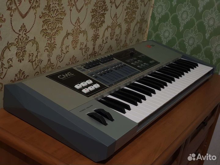 Профессиональная midi-клавиатура CME UF 50