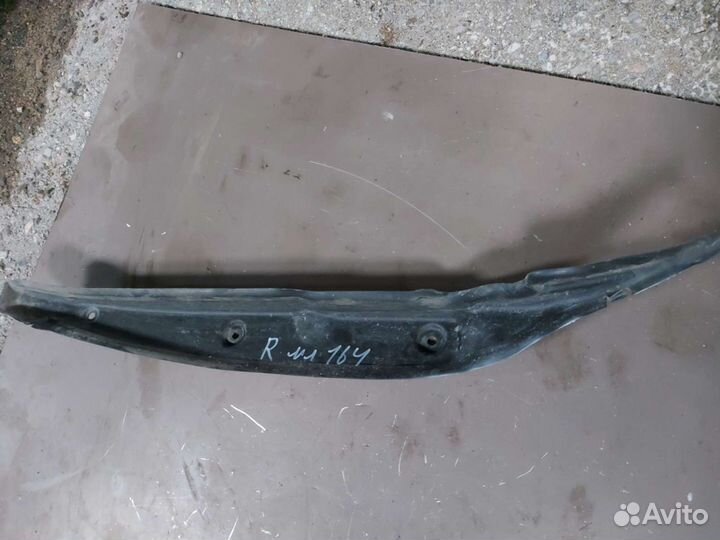Накладка крыла левая правая на Mercedes ML GL 164