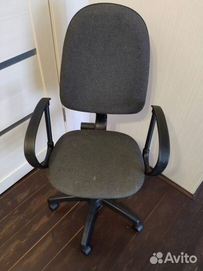 Компьютерное кресло (стул)