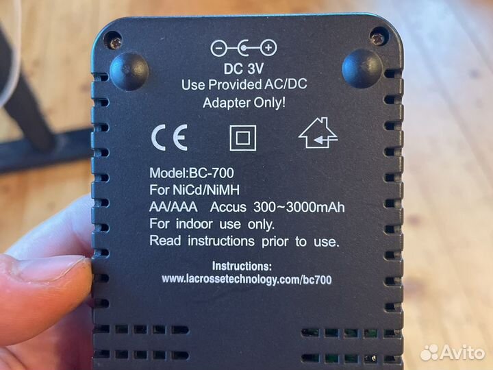 La crosse BC-700 зарядкадля аккумуляторов