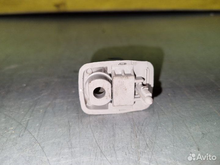 Крючок солнцезащитного козырька Kia Ceed Jd