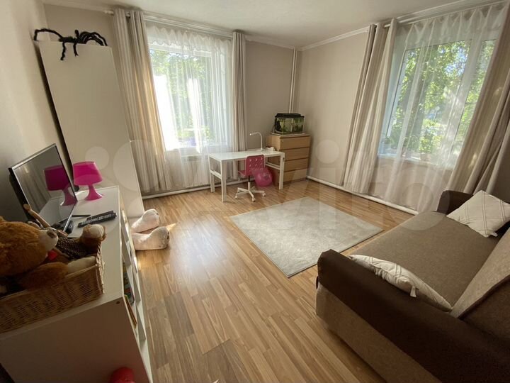 2-к. квартира, 61 м², 1/2 эт.
