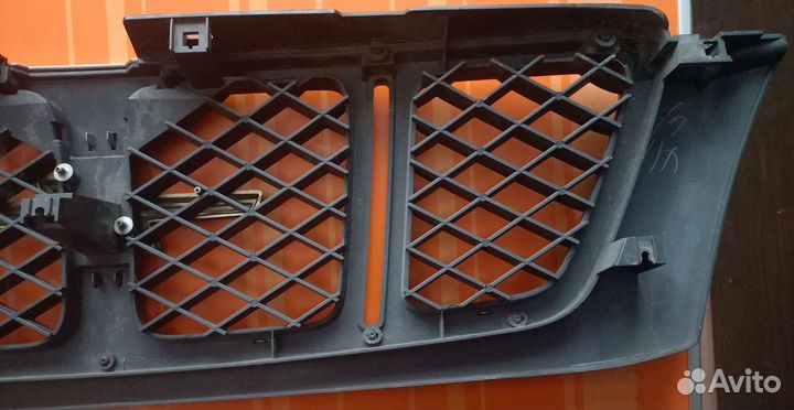 Решетка радиатора Subaru Forester S10/SF