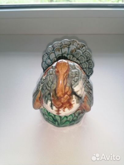 Старые статуэтки индюшка, пара голубей, плясунья