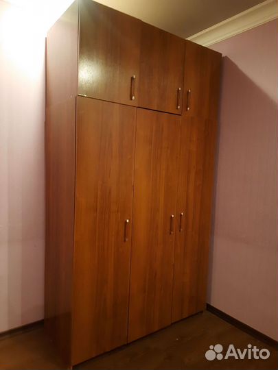 Шкаф платяной