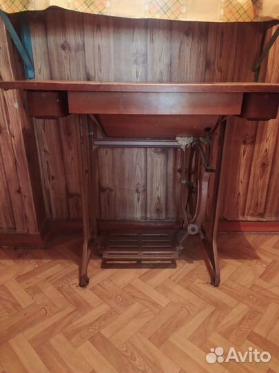 Швейная машинка Подольск 2м СССР со станиной