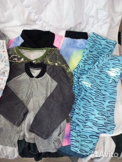 Не большой пакет одежды на мальчика