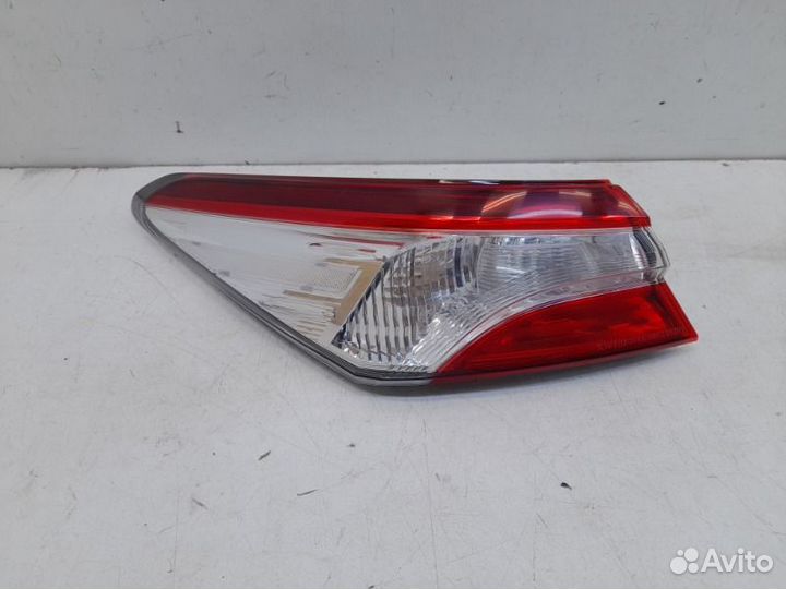 Фонарь левый Toyota Camry XV70 2017-2023