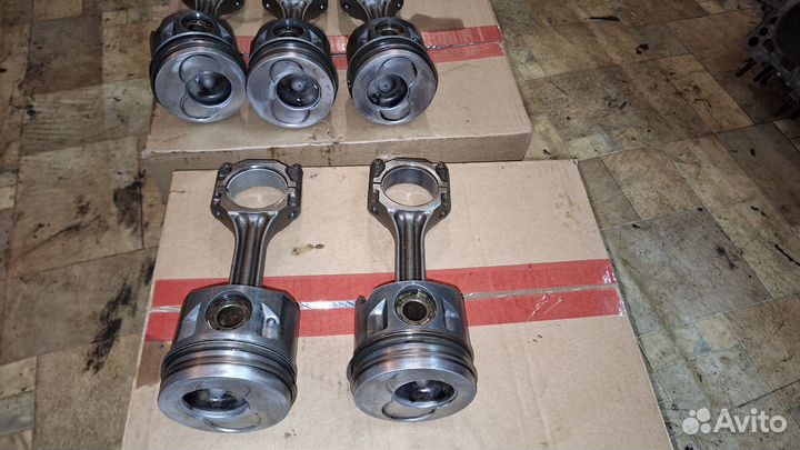 Поршень с шатуном. 5 шт