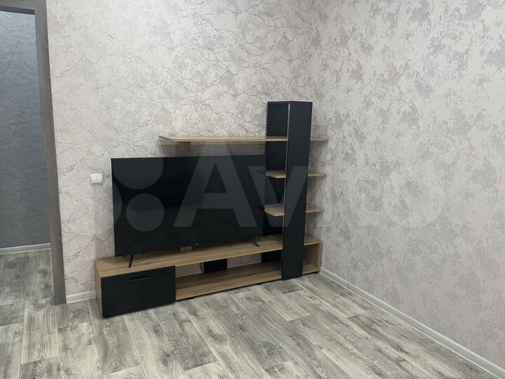 2-к. квартира, 80 м², 1/9 эт.