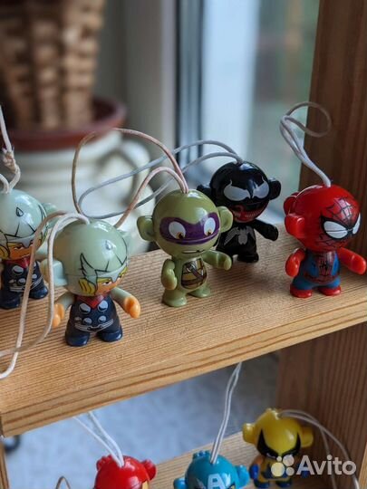 Игрушки из киндер сюрприза Марвел