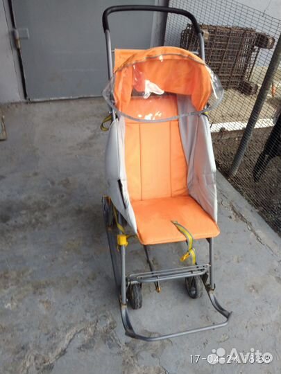 Детские санки на колесах