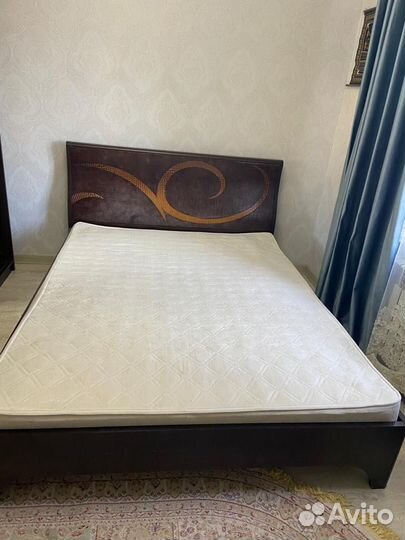 Кровать двухспальная и шкаф купе