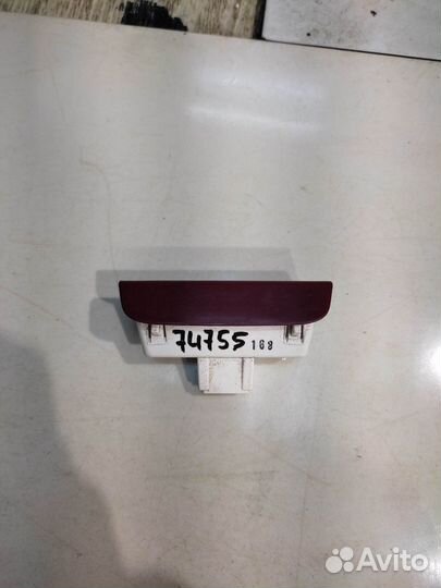 Фонарь крышки багажника внутренний левый