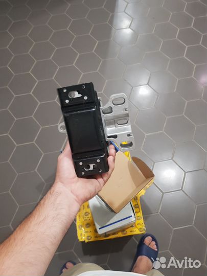 Левая опора vag 1j0199555