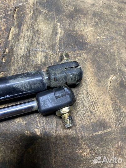 Амортизатор багажника Ока ваз 1111