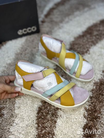 Сандалии ecco flora новые
