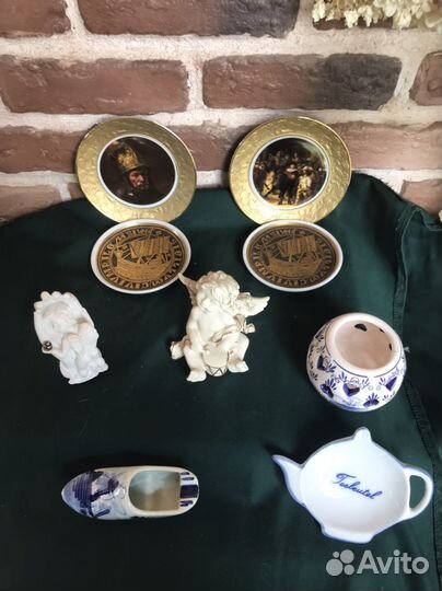 Миниатюрные тарелки, подсвечник Делфт