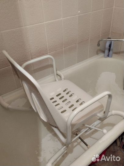 Кресло-сиденье поворотное на ванну для инвалидов