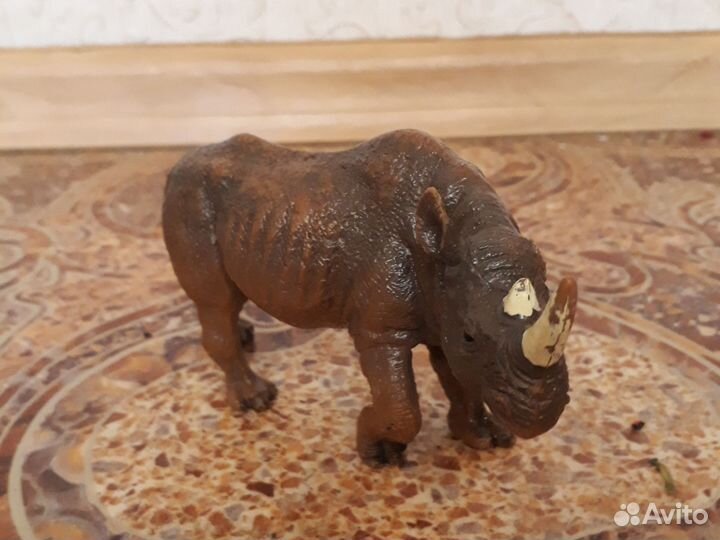 Игрушечный носорог