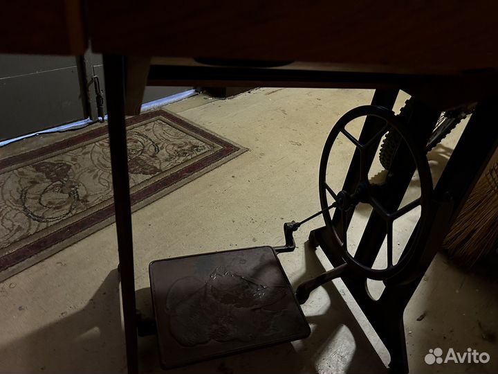 Швейная машинка ножная Veritas