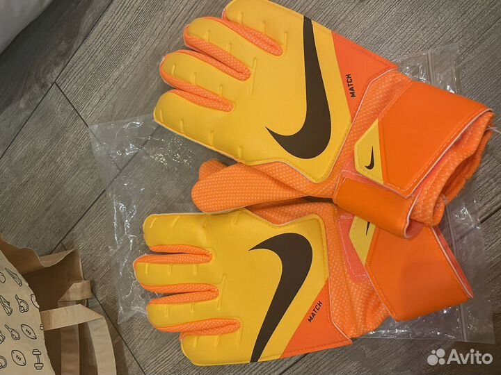 Вратарские перчатки nike р. 4