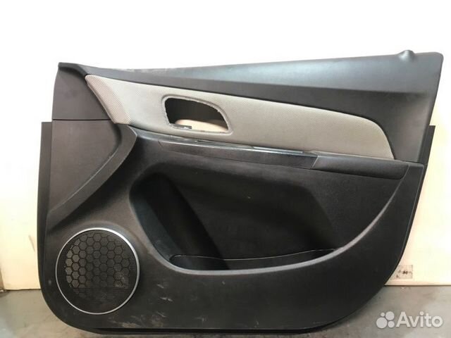 Обшивка двери передняя правая Chevrolet Cruze
