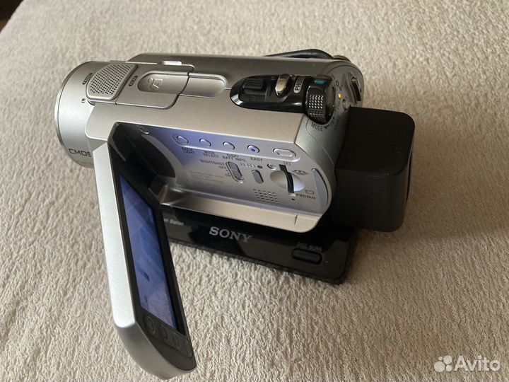 Видеокамера Sony DCR-SR200E