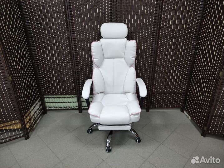 Компьютерное кресло белое