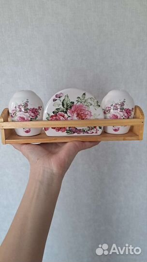 Солонка и перечница, подставка для салфеток