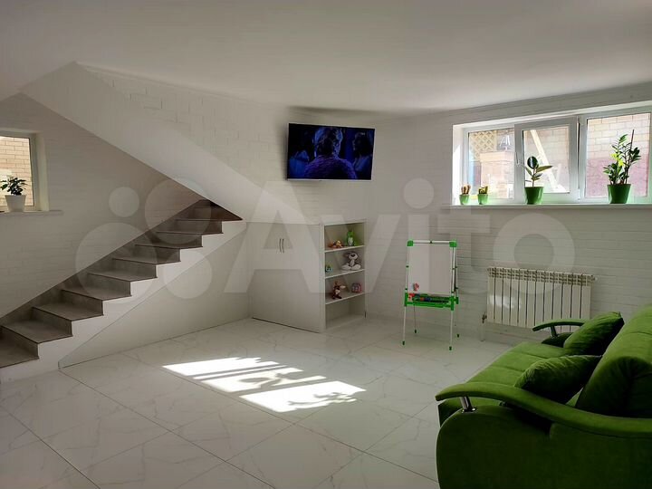 3-к. квартира, 100 м², 1/3 эт.