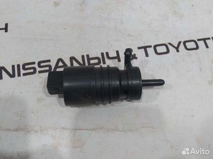 Насос омывателя лобового стекла Nissan Primera P12