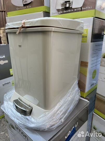 Мусорное ведро с педалью