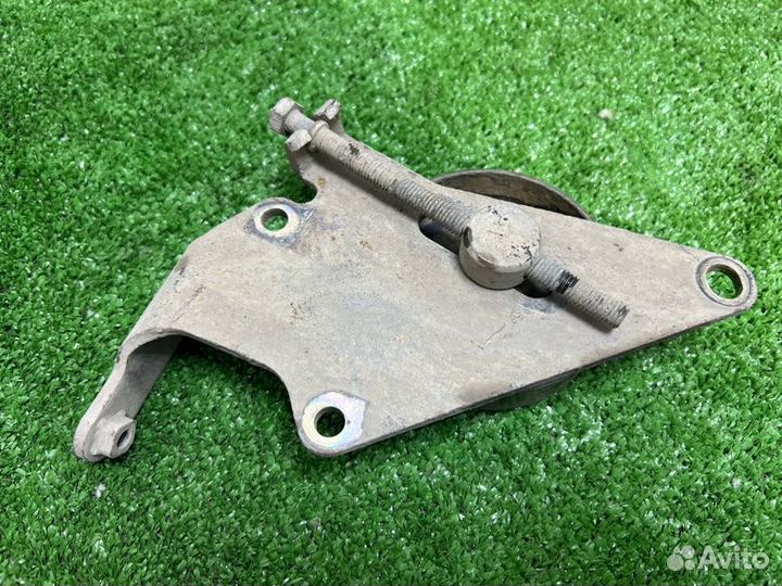 Ролик натяжной навесного оборудования Nissan