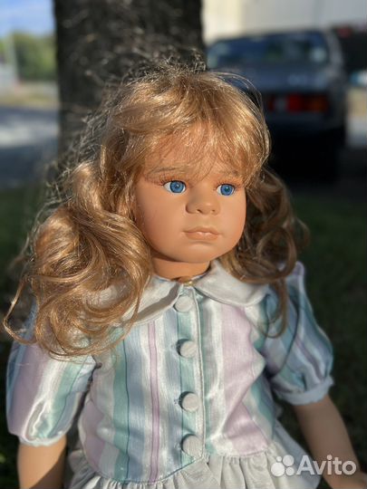 Коллекционная фарфоровая кукла