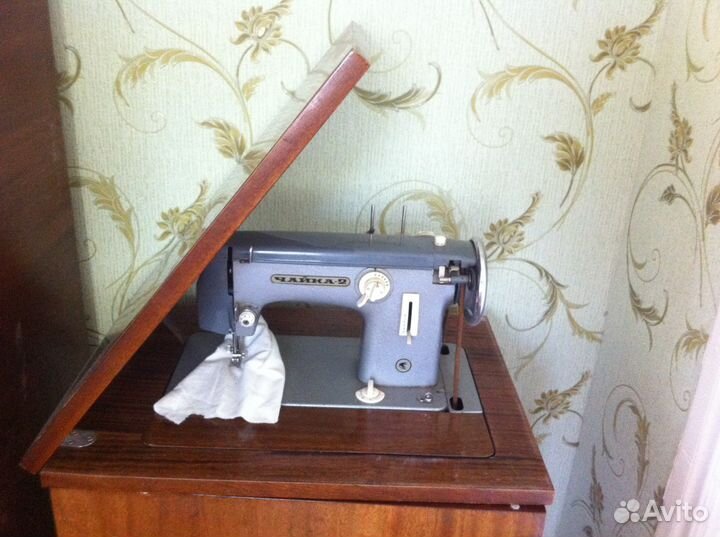 Швейная машинка Чайка-2