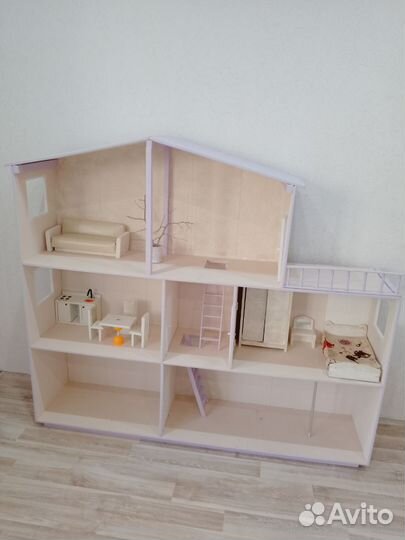 Кукольный домик с мебелью