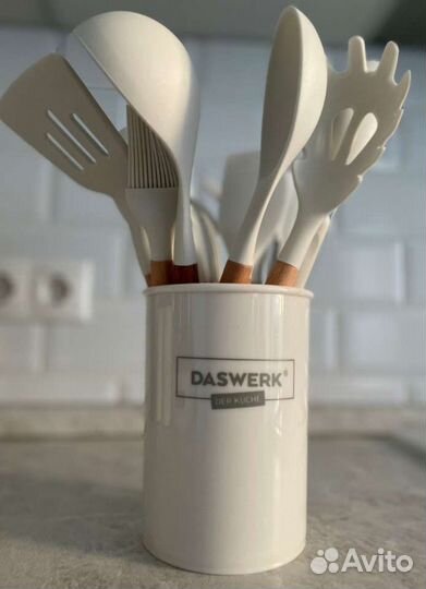 Набор кухонных принадлежностей молочного цвета