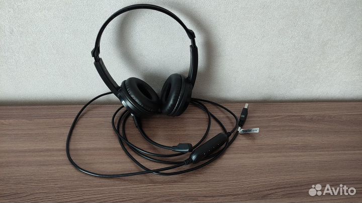 Проводная гарнитура Accutone UB101