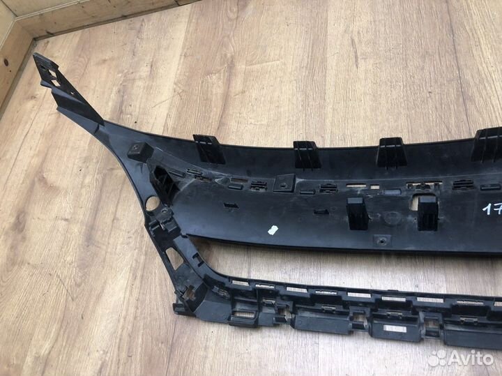 Кронштейн решётки радиатора Peugeot 3008 (P84) 201